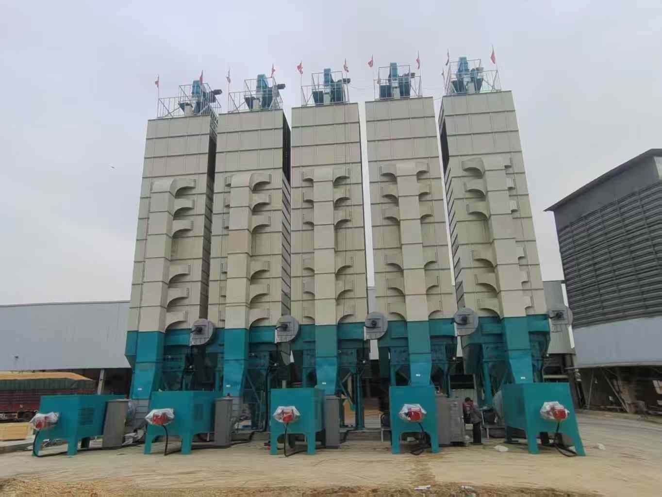 新型100吨粮食烘干塔